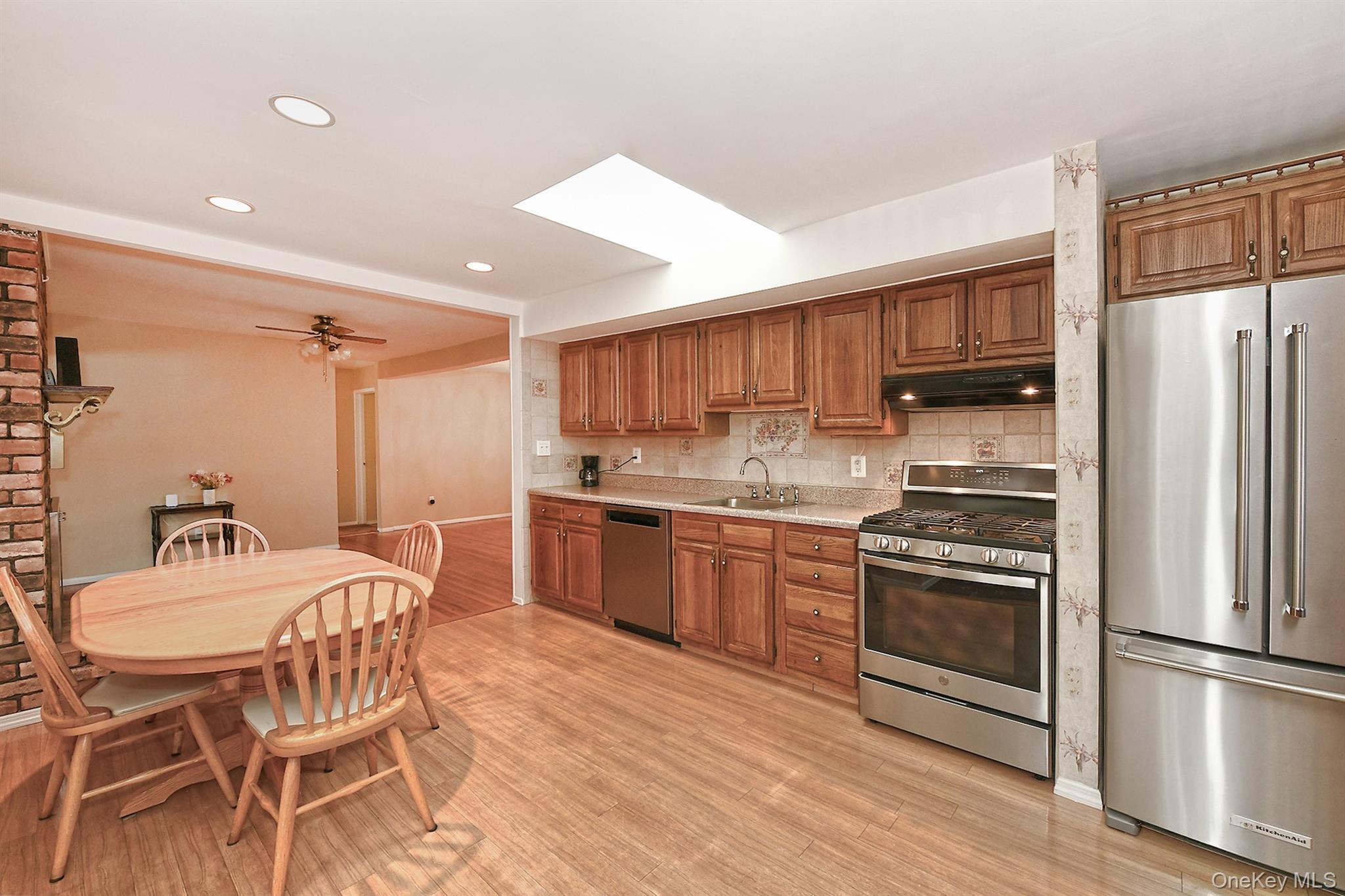 #20 photo, 185 S Plaisted Avenue, Smithtown , NY 11788