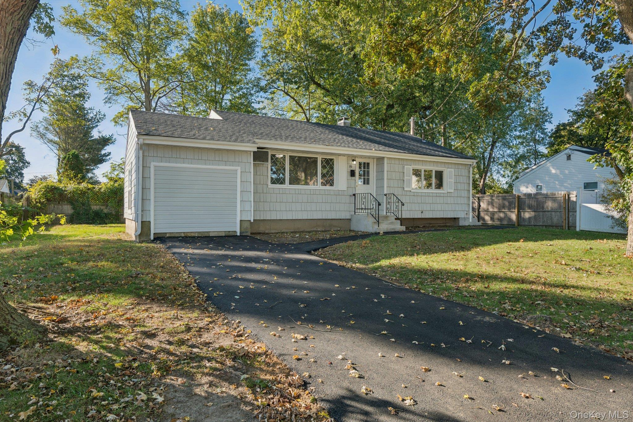 #1 photo, 70 Heyward Street, サフォーク郡 Brentwood , NY 11717