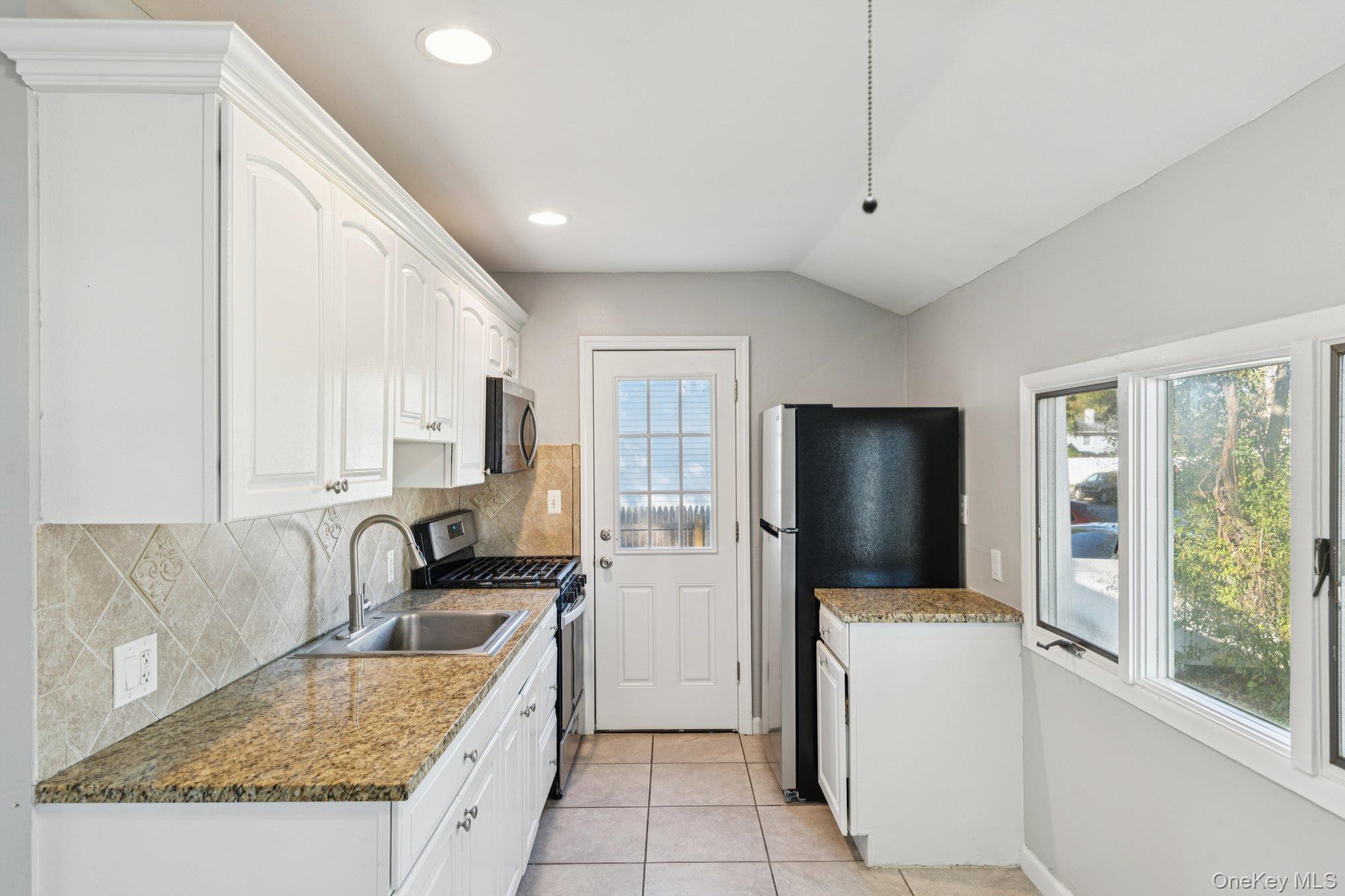 #12 photo, 70 Heyward Street, サフォーク郡 Brentwood , NY 11717