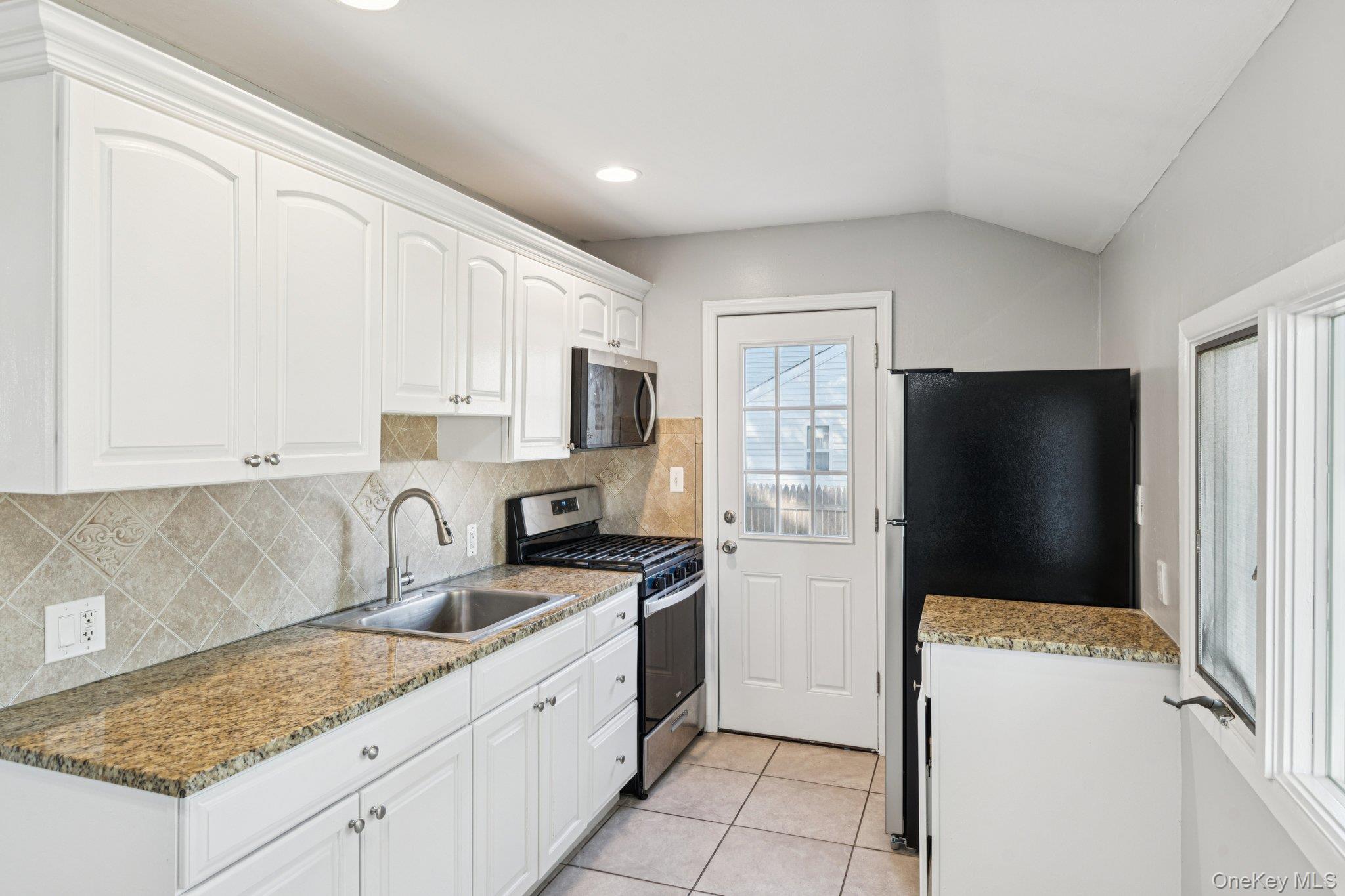 #13 photo, 70 Heyward Street, サフォーク郡 Brentwood , NY 11717