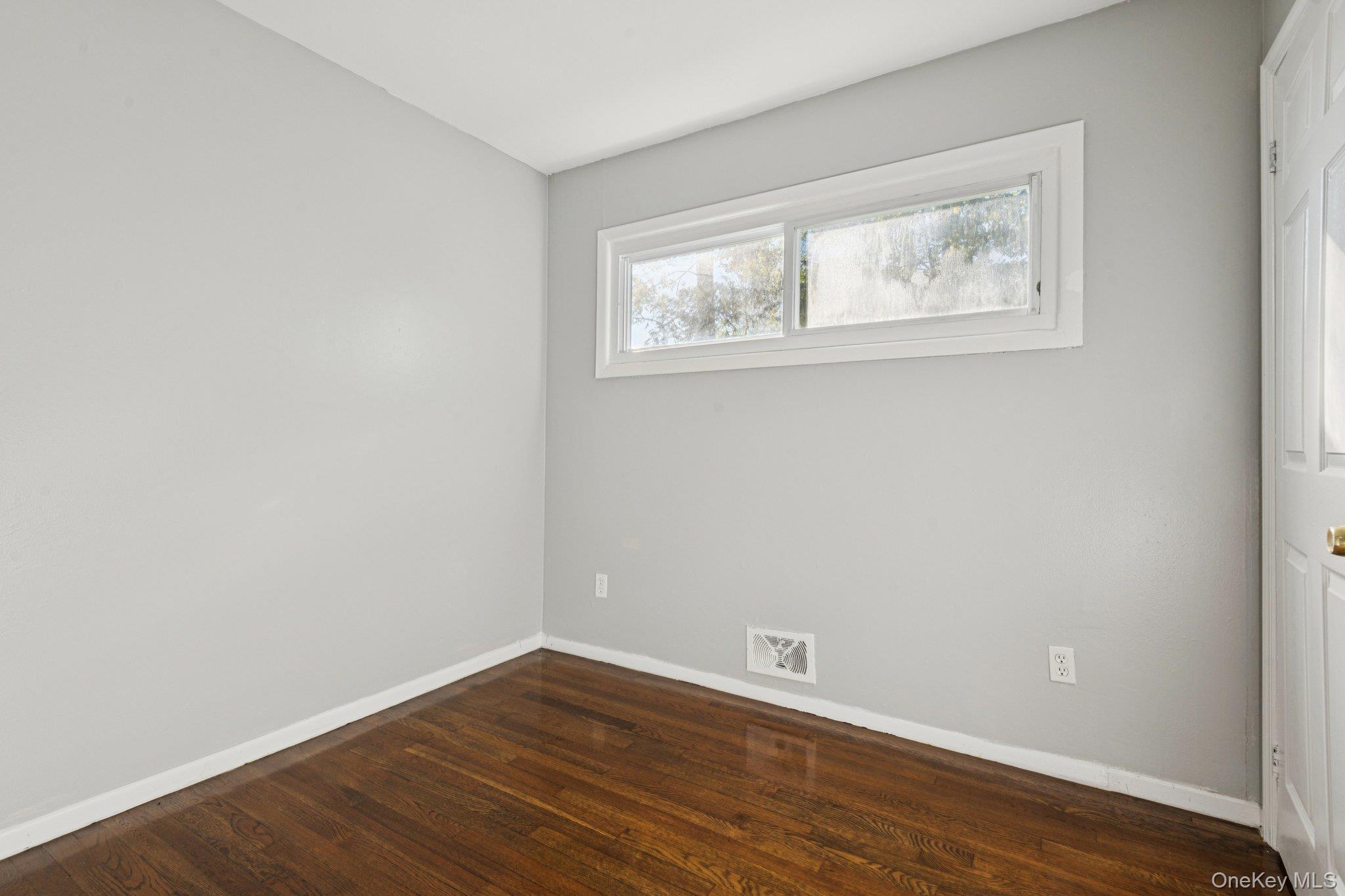 #18 photo, 70 Heyward Street, サフォーク郡 Brentwood , NY 11717