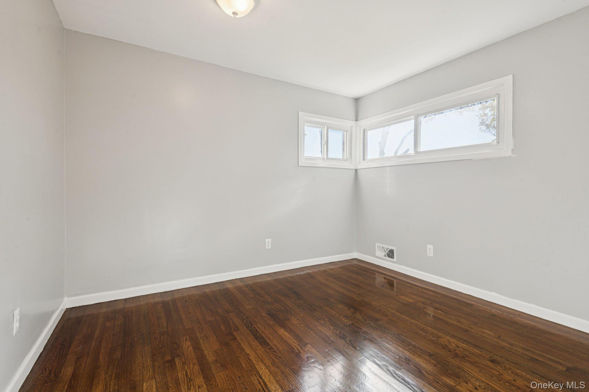 #19 photo, 70 Heyward Street, サフォーク郡 Brentwood , NY 11717