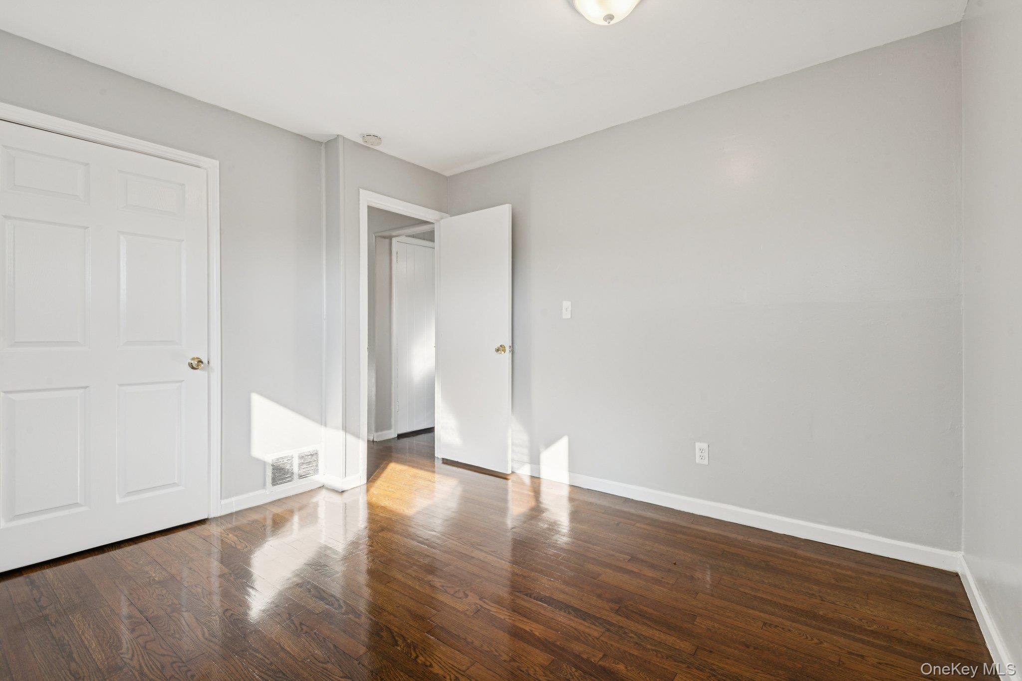 #20 photo, 70 Heyward Street, サフォーク郡 Brentwood , NY 11717