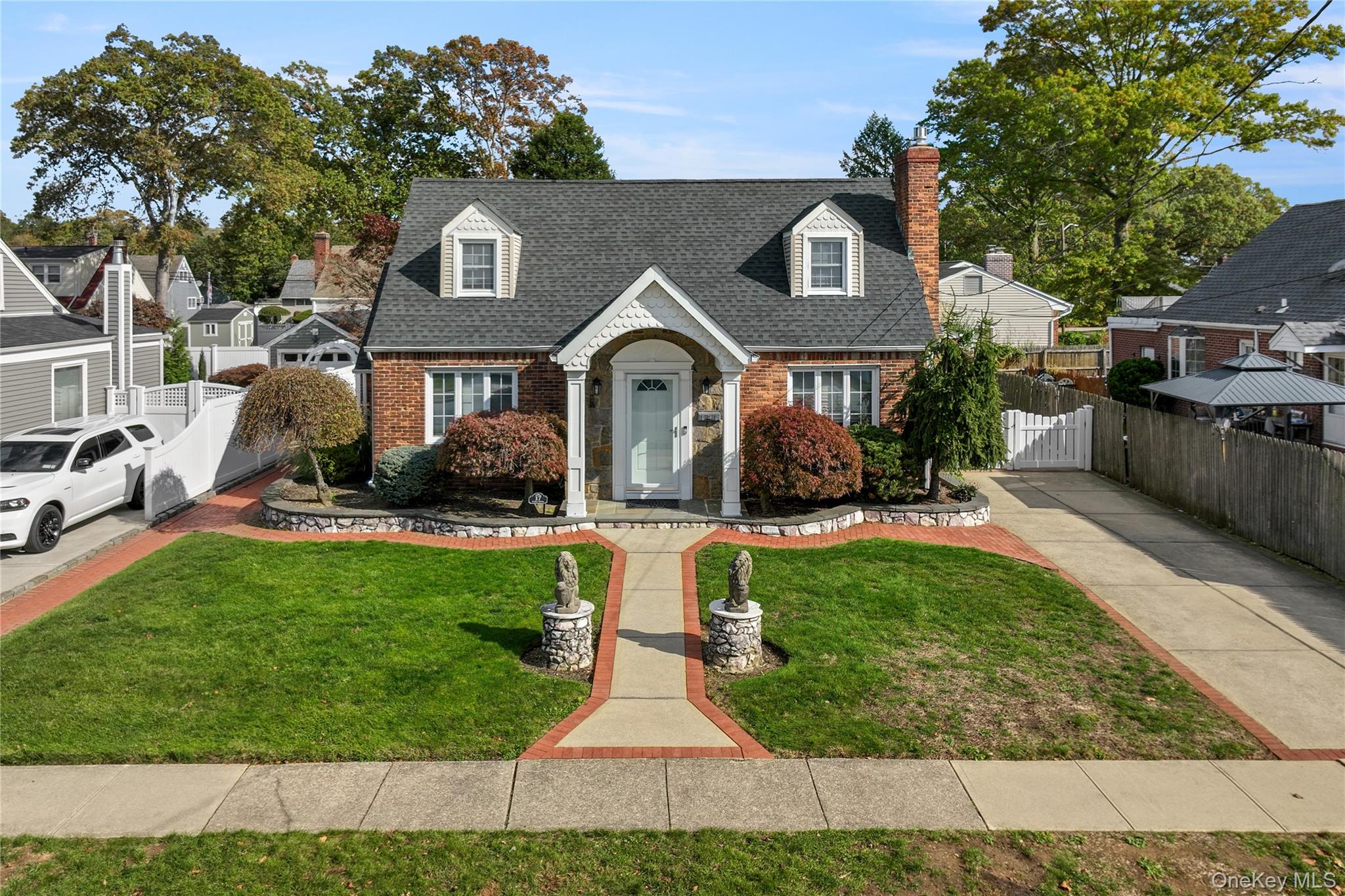 #1 photo, 17 Cedar Drive, ナッソー郡 Farmingdale , NY 11735