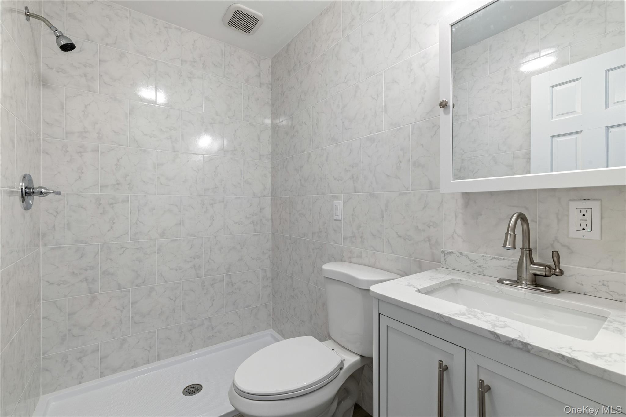 #14 photo, 17 Cedar Drive, ナッソー郡 Farmingdale , NY 11735