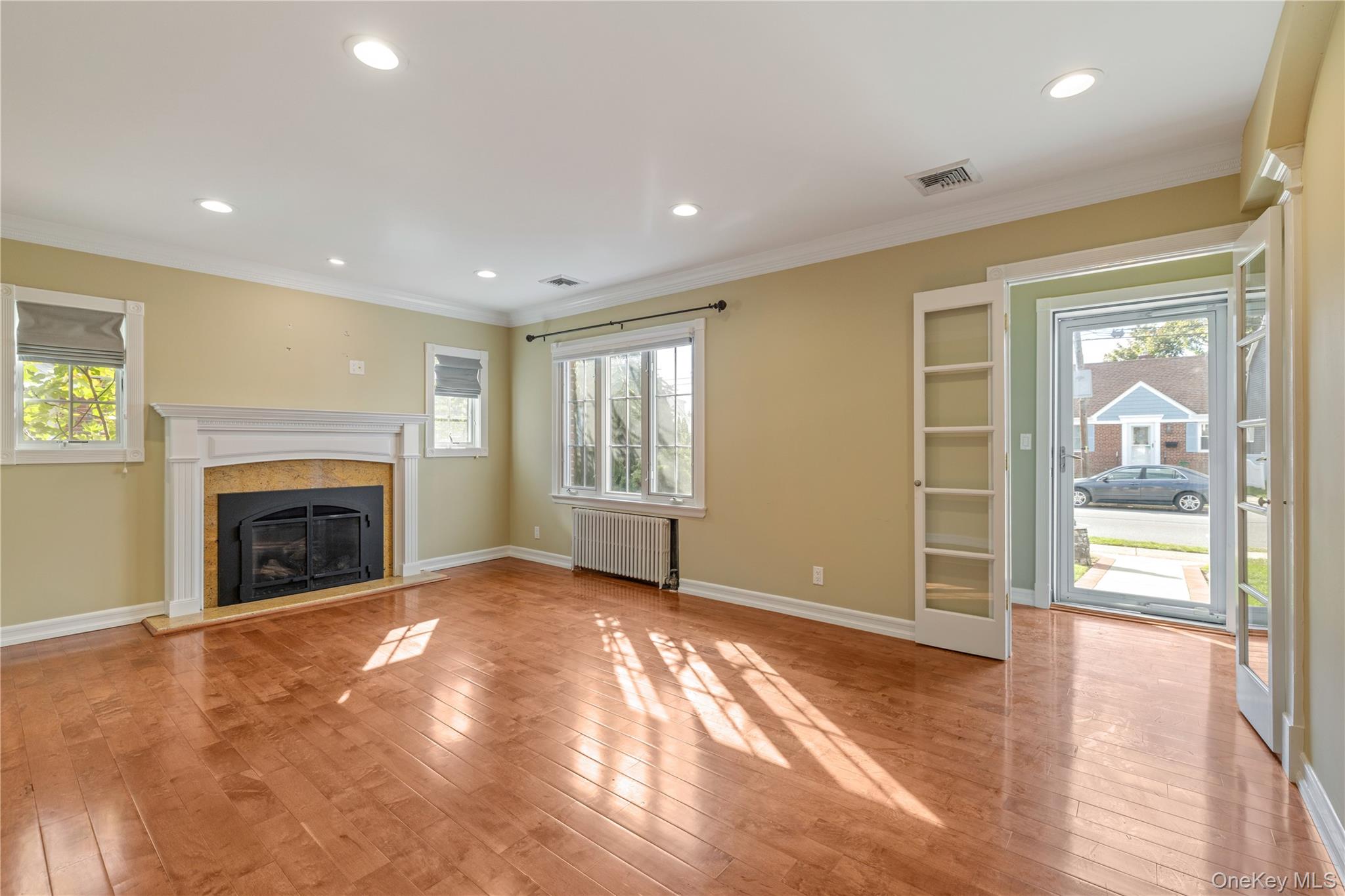 #4 photo, 17 Cedar Drive, ナッソー郡 Farmingdale , NY 11735