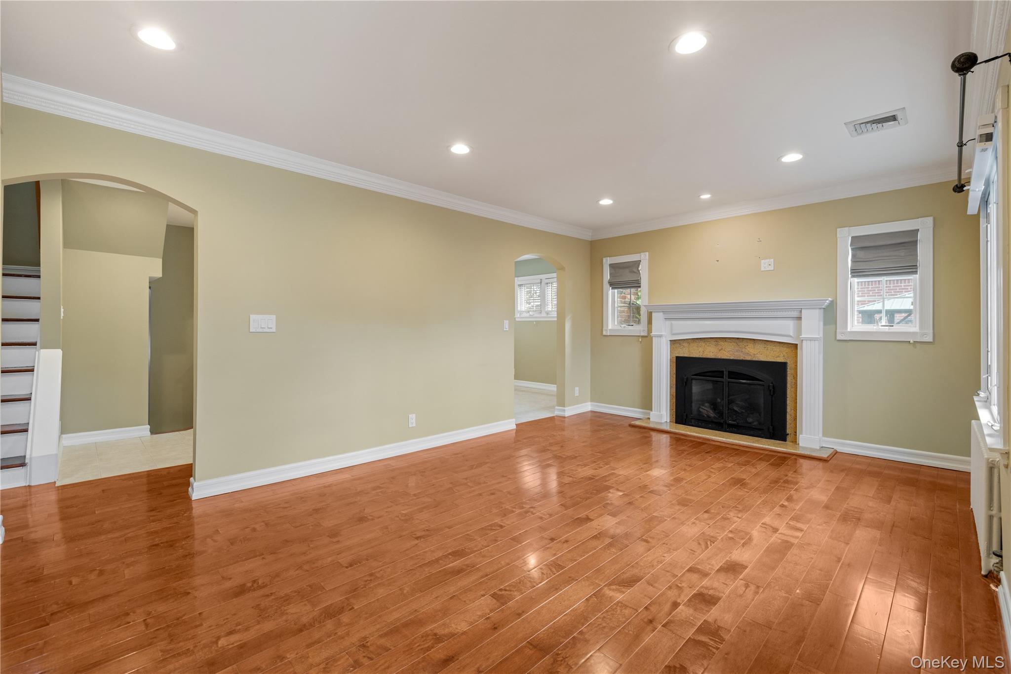 #5 photo, 17 Cedar Drive, ナッソー郡 Farmingdale , NY 11735