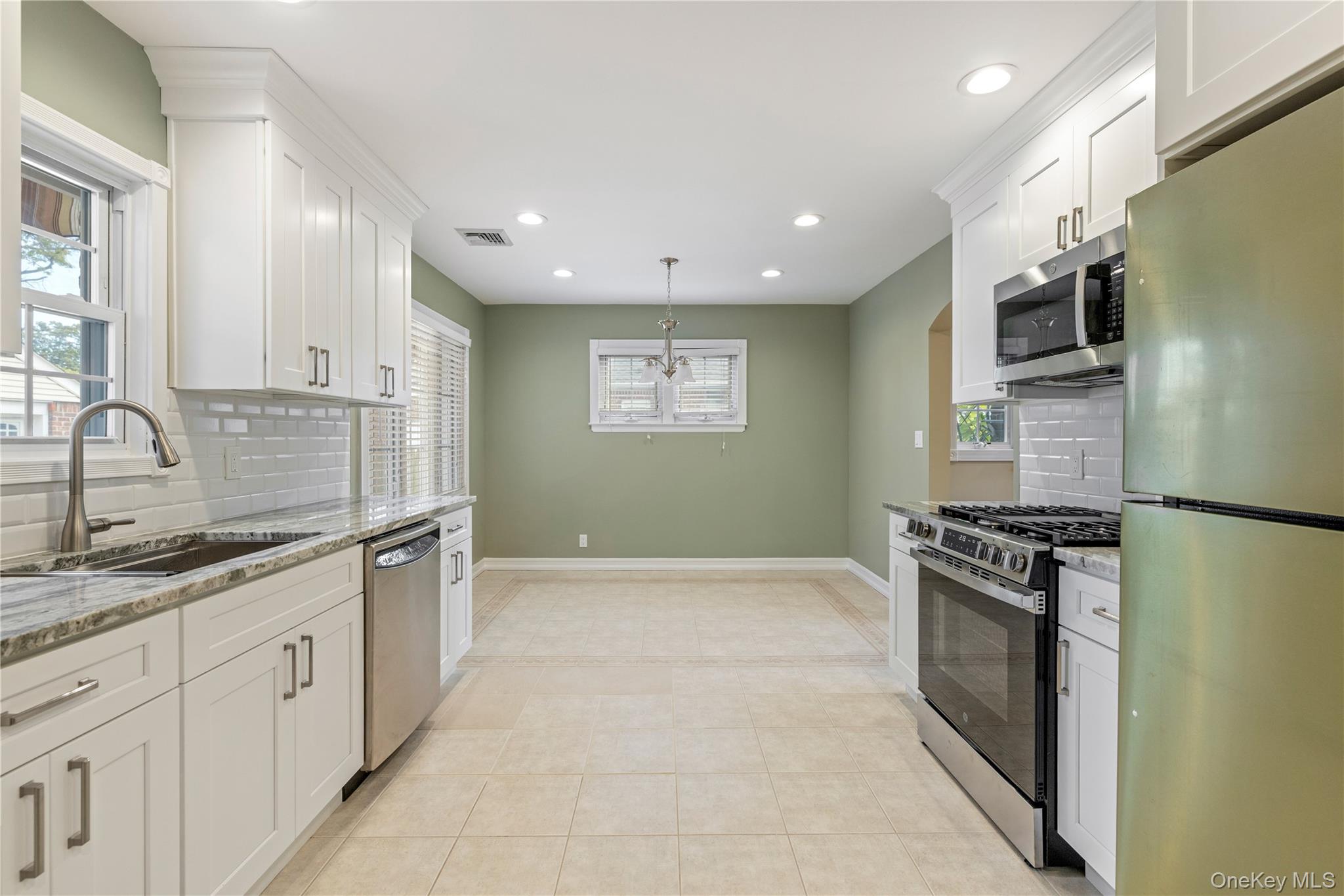 #6 photo, 17 Cedar Drive, ナッソー郡 Farmingdale , NY 11735