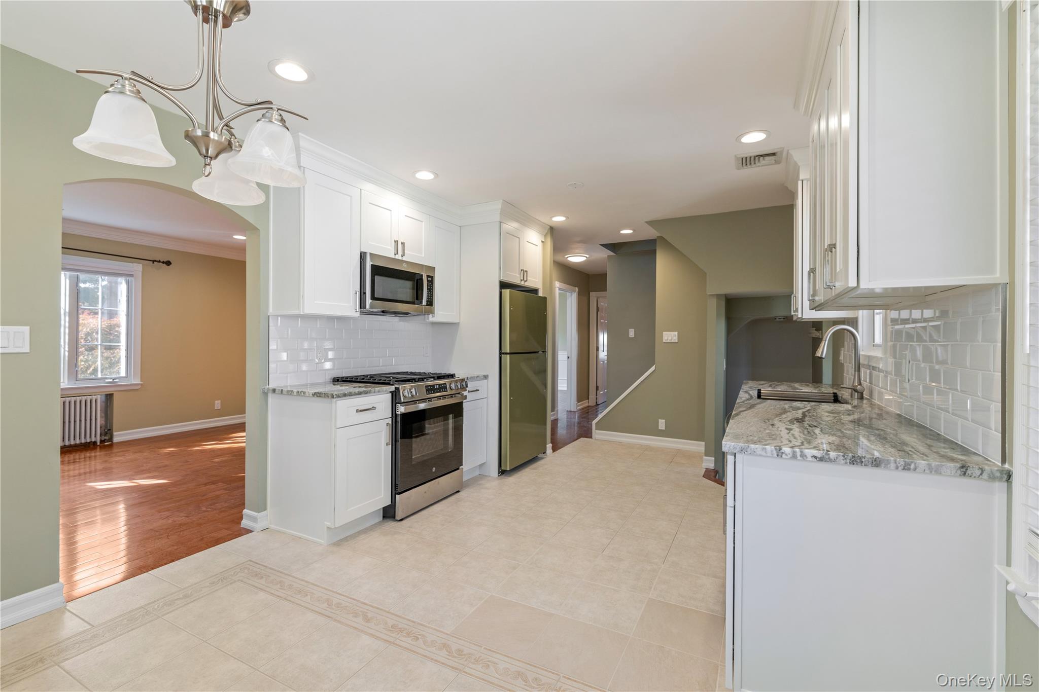 #7 photo, 17 Cedar Drive, ナッソー郡 Farmingdale , NY 11735