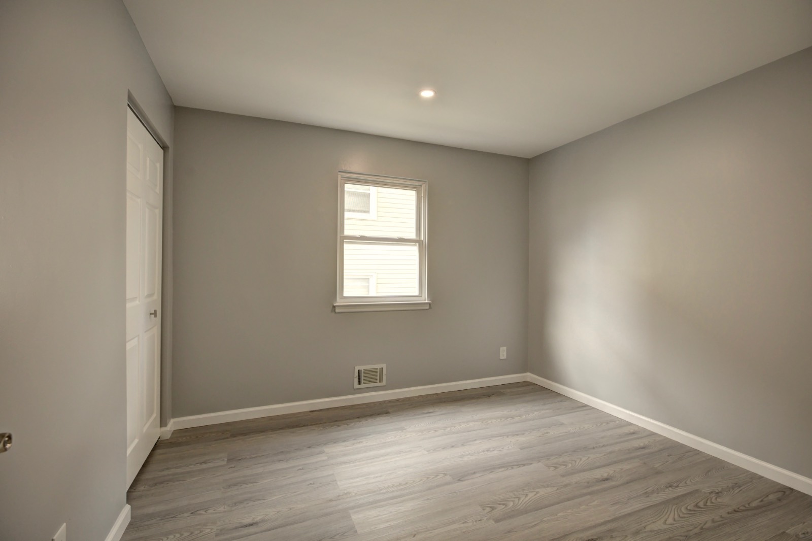 #11 photo, 450 Jefferson Ave, #2nd Fl, スタテンアイランド Staten Island , NY 10306