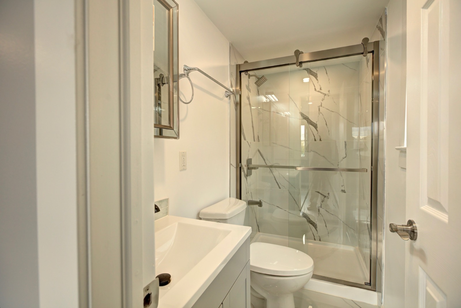 #13 photo, 450 Jefferson Ave, #2nd Fl, スタテンアイランド Staten Island , NY 10306