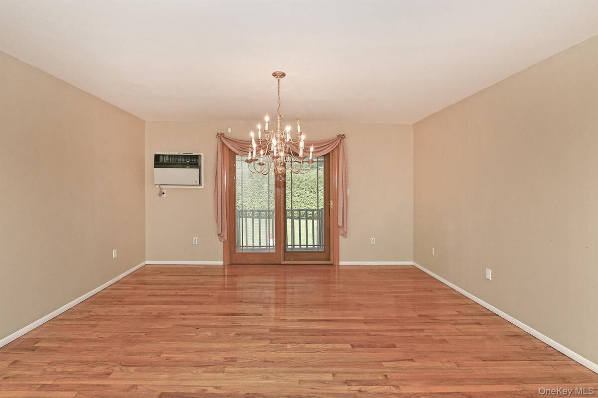 #12 photo, 185 S Plaisted Avenue, Smithtown , NY 11788