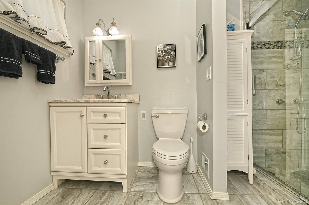 #25 photo, 185 S Plaisted Avenue, Smithtown , NY 11788