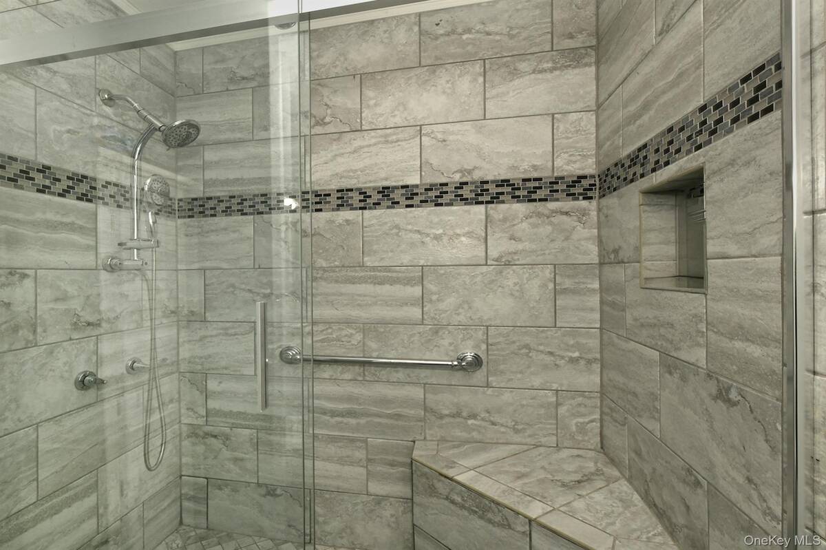 #26 photo, 185 S Plaisted Avenue, Smithtown , NY 11788