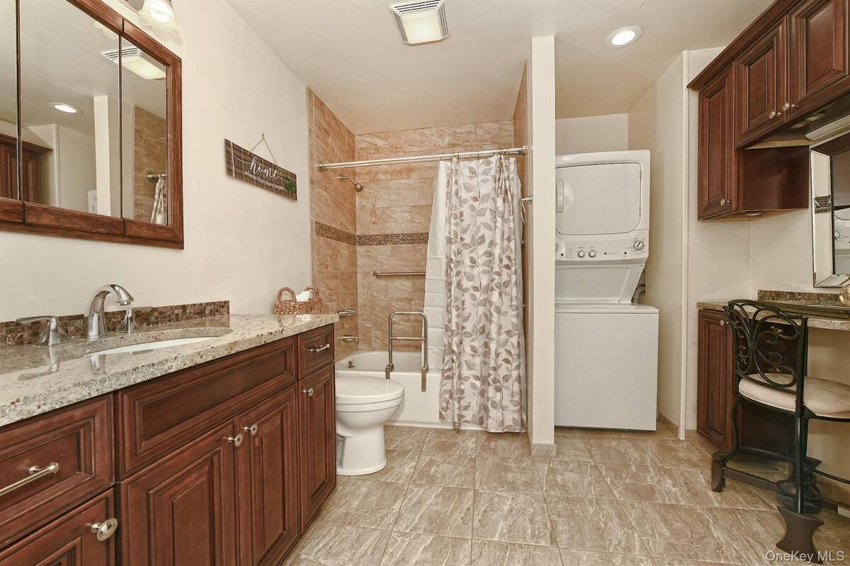 #27 photo, 185 S Plaisted Avenue, Smithtown , NY 11788