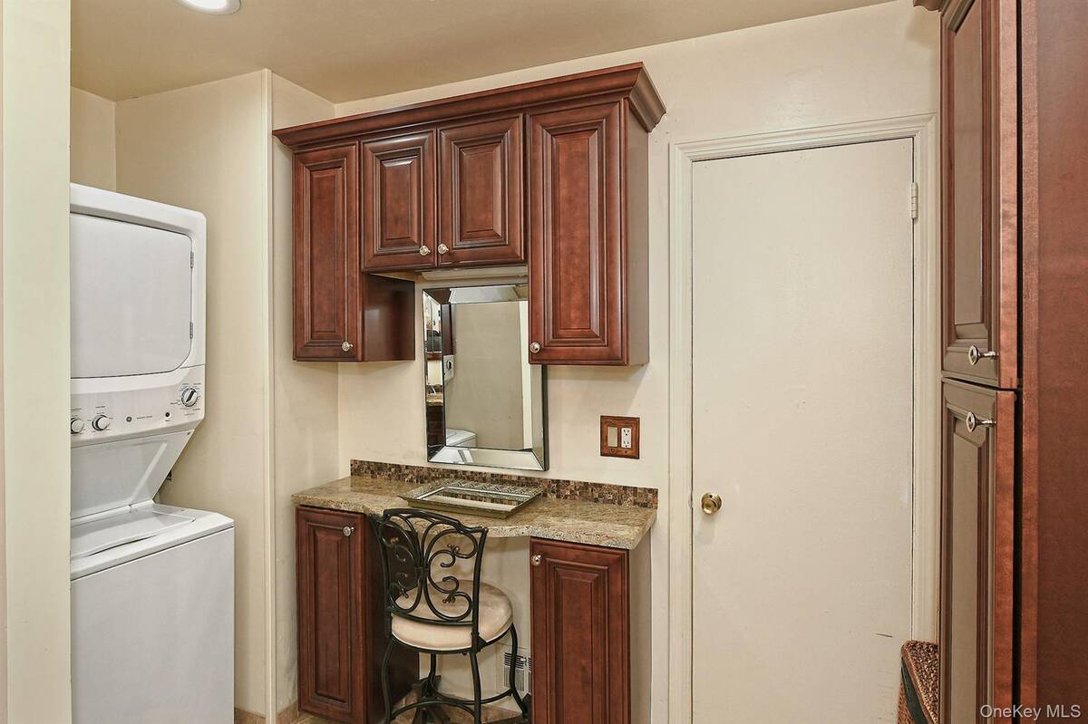 #28 photo, 185 S Plaisted Avenue, Smithtown , NY 11788