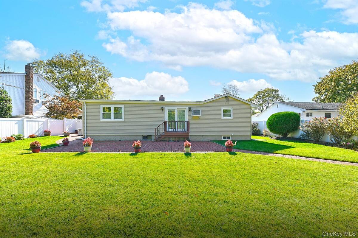 #31 photo, 185 S Plaisted Avenue, Smithtown , NY 11788