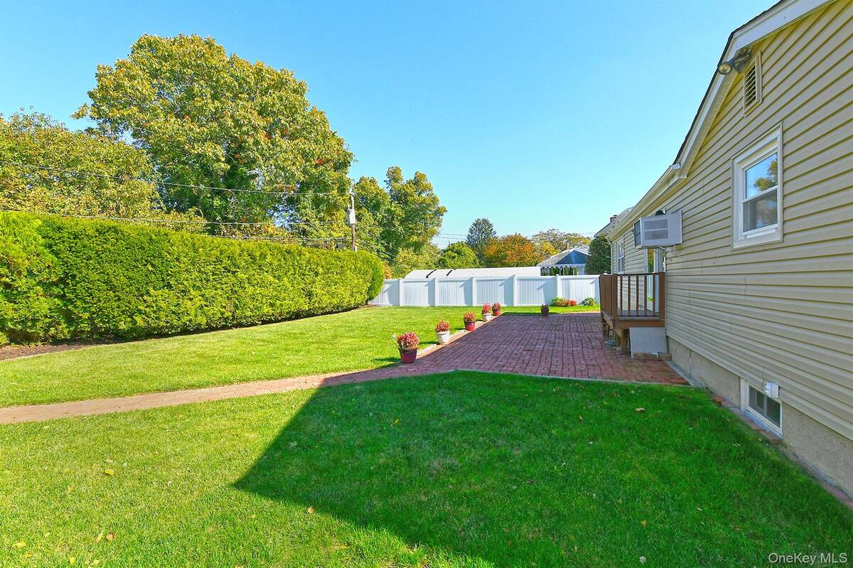 #32 photo, 185 S Plaisted Avenue, Smithtown , NY 11788