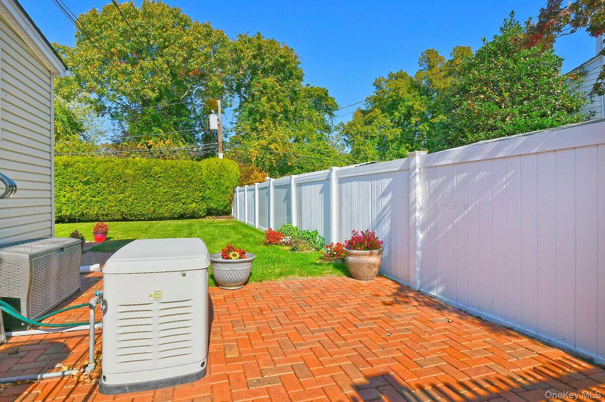 #35 photo, 185 S Plaisted Avenue, Smithtown , NY 11788