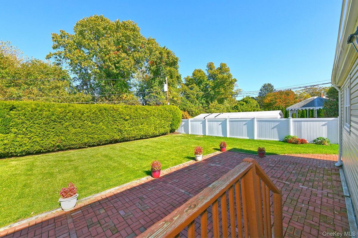 #36 photo, 185 S Plaisted Avenue, Smithtown , NY 11788