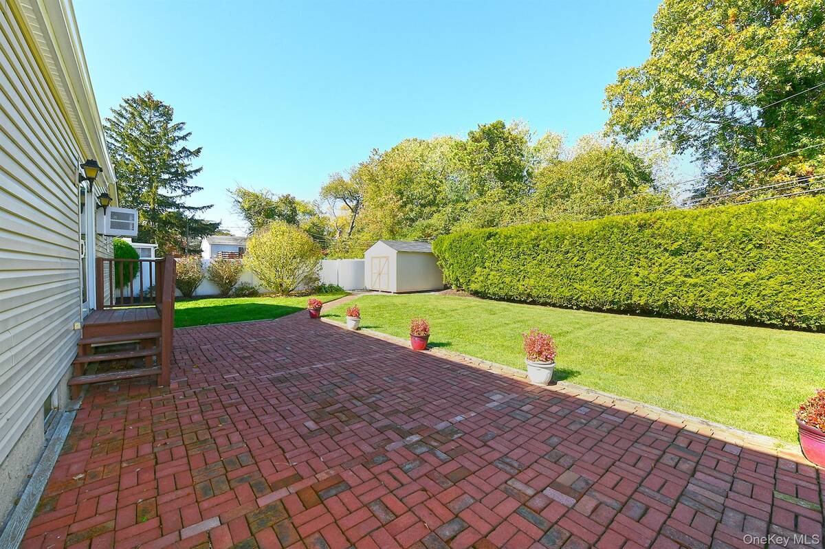 #37 photo, 185 S Plaisted Avenue, Smithtown , NY 11788