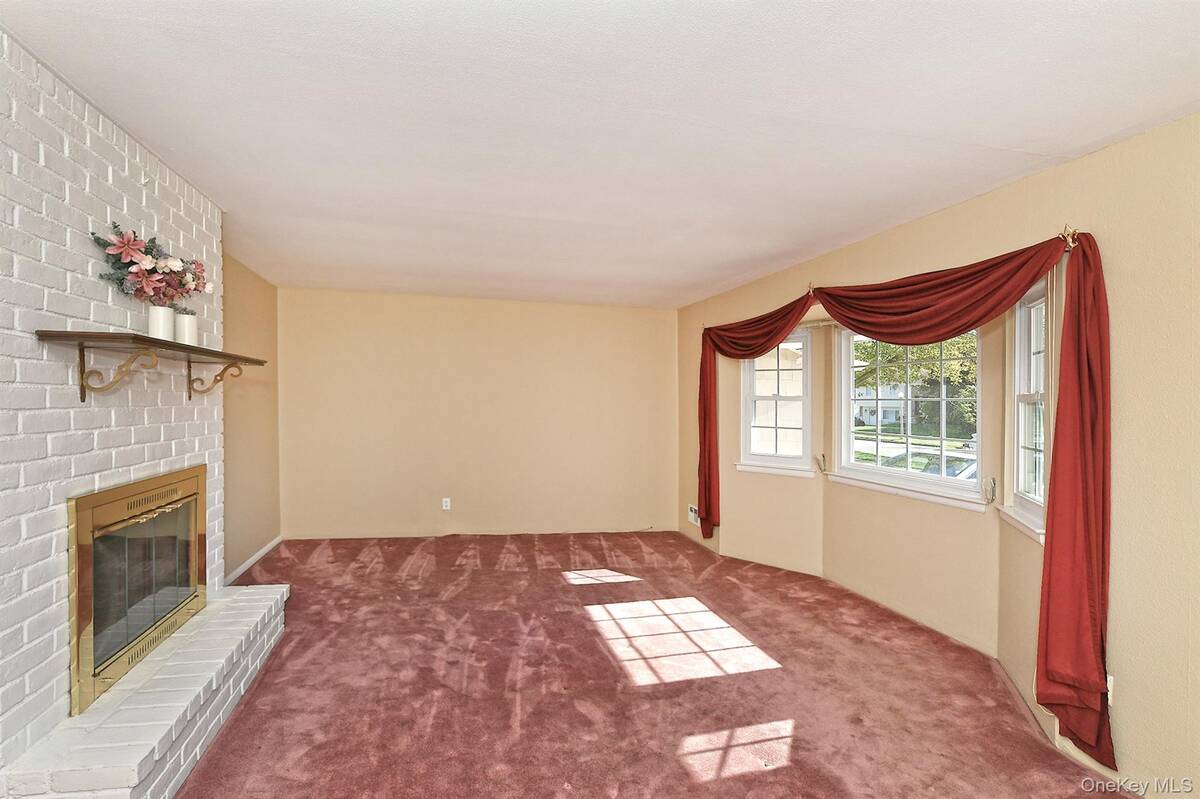 #5 photo, 185 S Plaisted Avenue, Smithtown , NY 11788