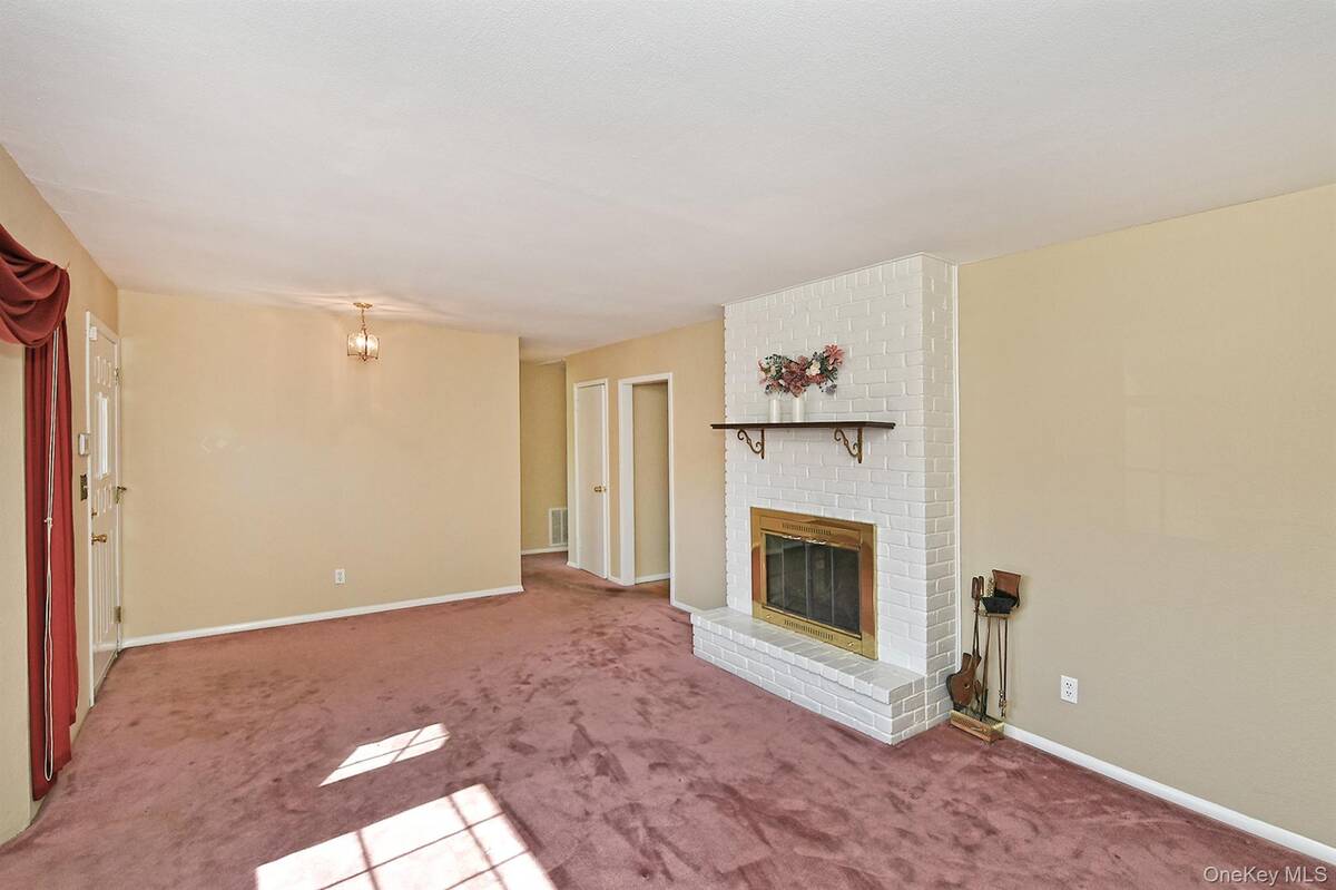 #7 photo, 185 S Plaisted Avenue, Smithtown , NY 11788