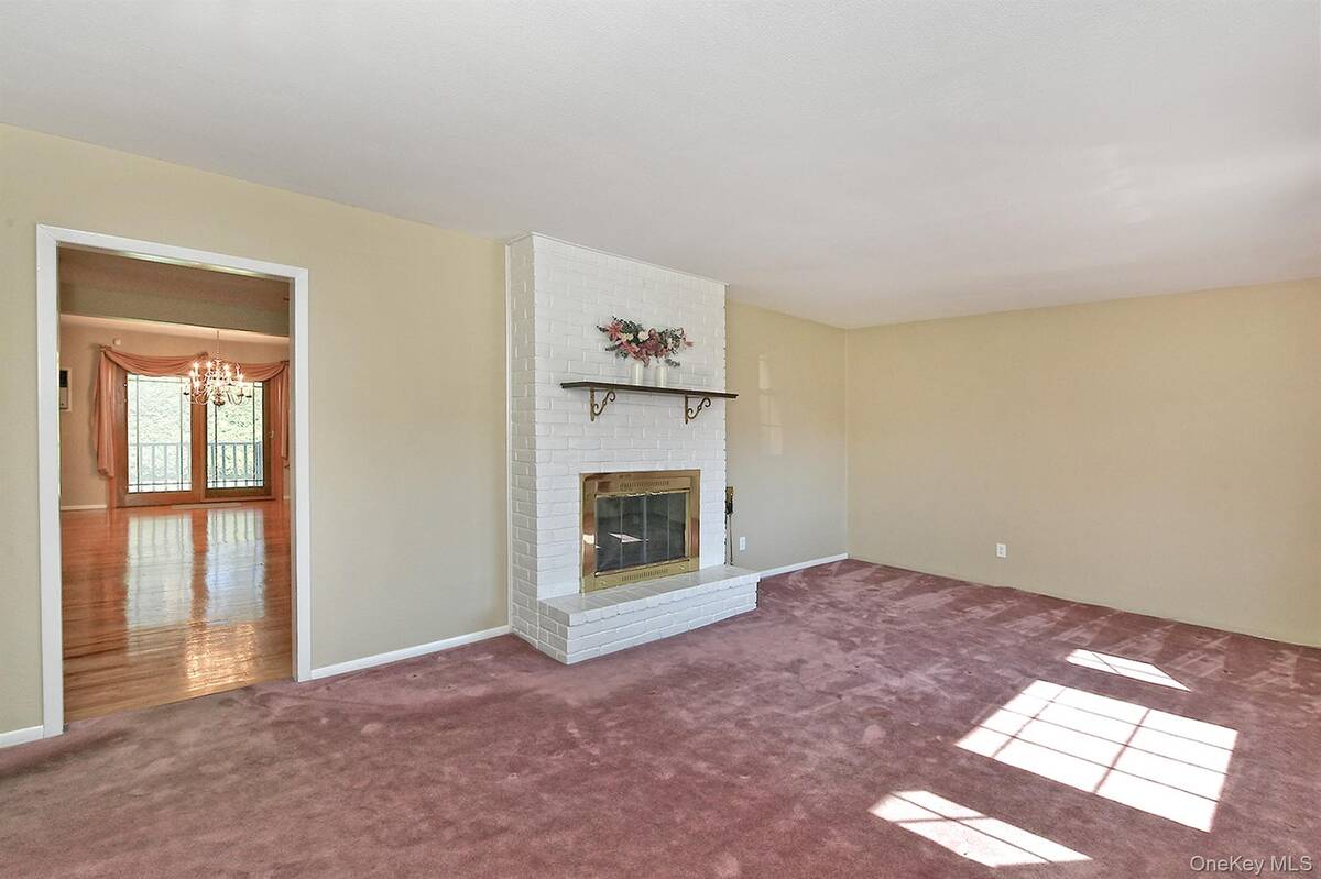 #8 photo, 185 S Plaisted Avenue, Smithtown , NY 11788