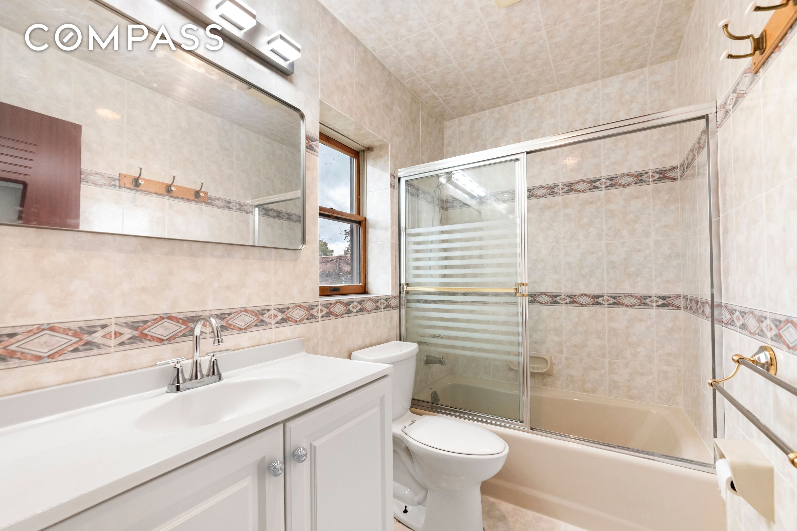 #10 photo, 185 Oxford Street, Manhattan Beach , NY 11235