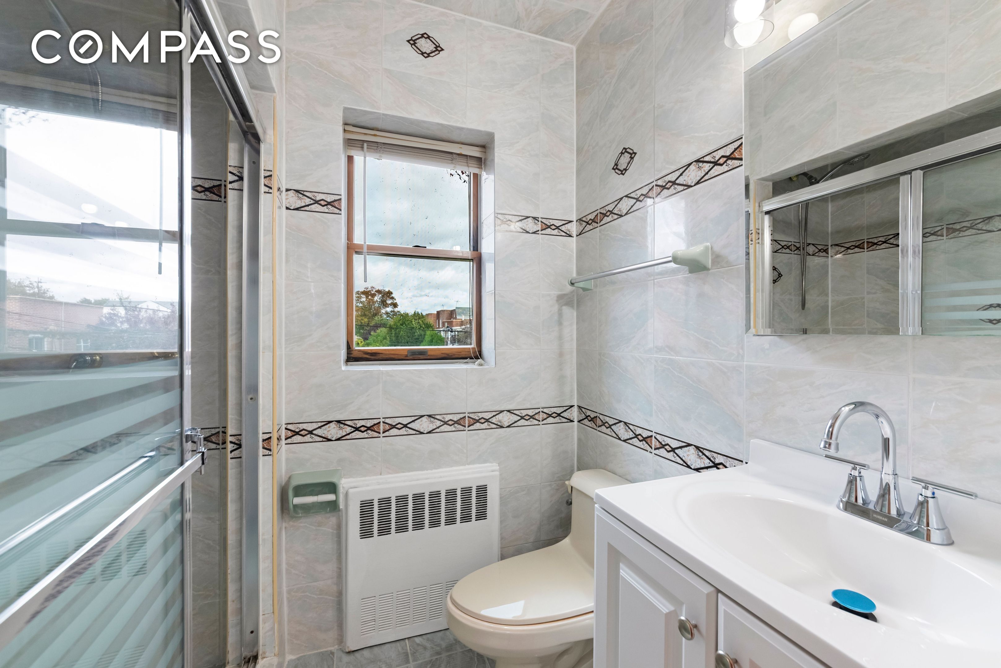 #11 photo, 185 Oxford Street, Manhattan Beach , NY 11235