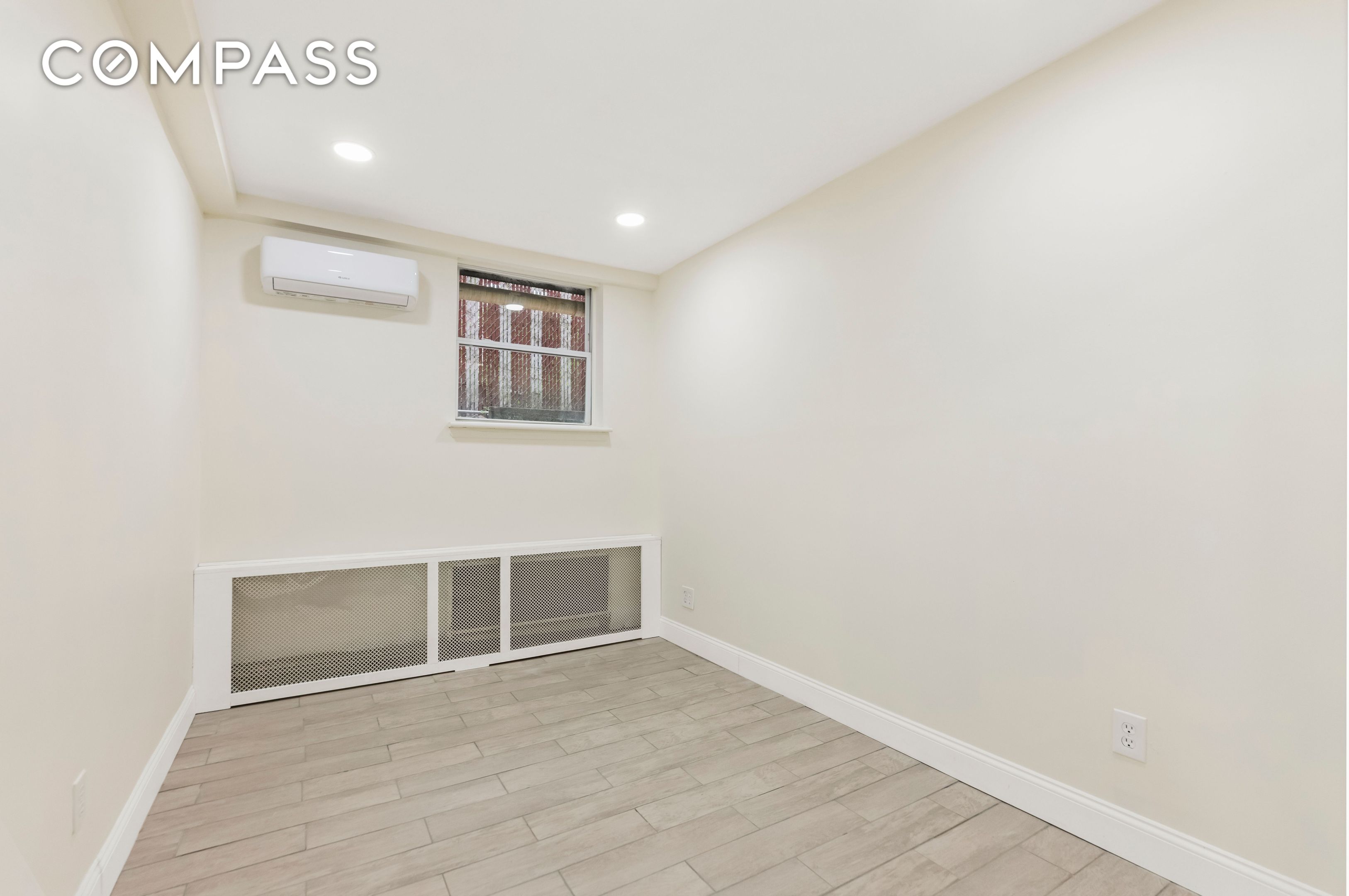 #8 photo, 185 Oxford Street, Manhattan Beach , NY 11235