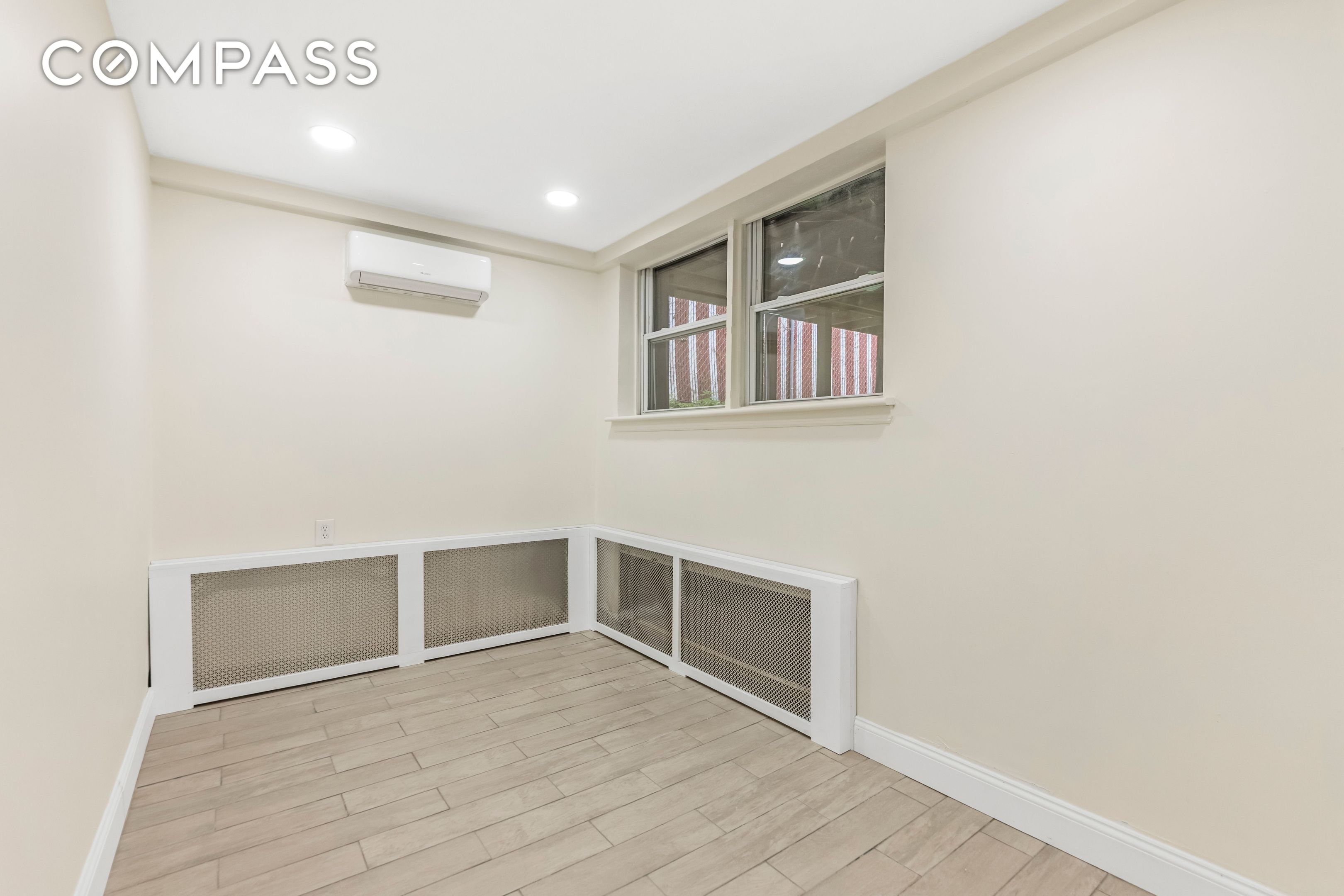 #9 photo, 185 Oxford Street, Manhattan Beach , NY 11235