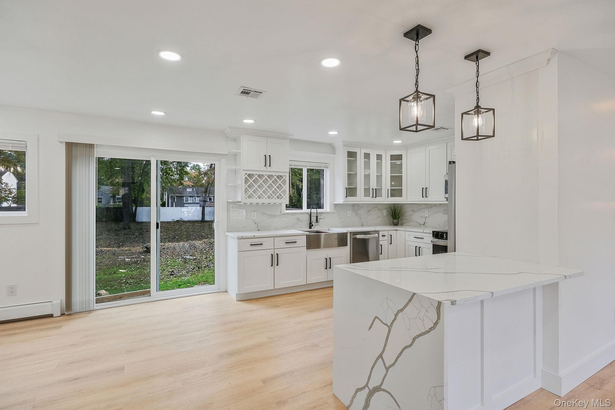 #11 photo, 4 Flores Lane, サフォーク郡 Middle Island , NY 11953