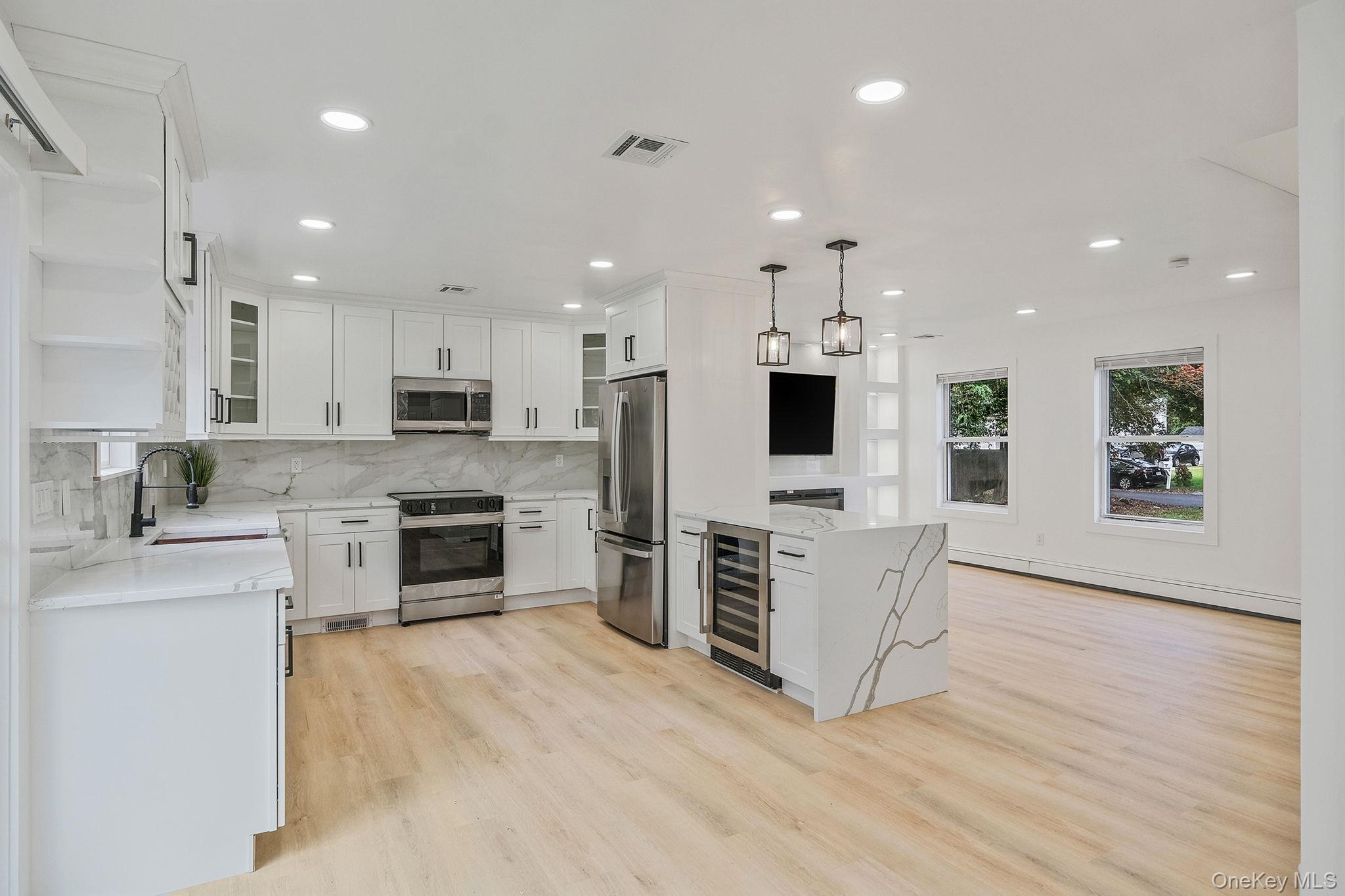 #13 photo, 4 Flores Lane, サフォーク郡 Middle Island , NY 11953