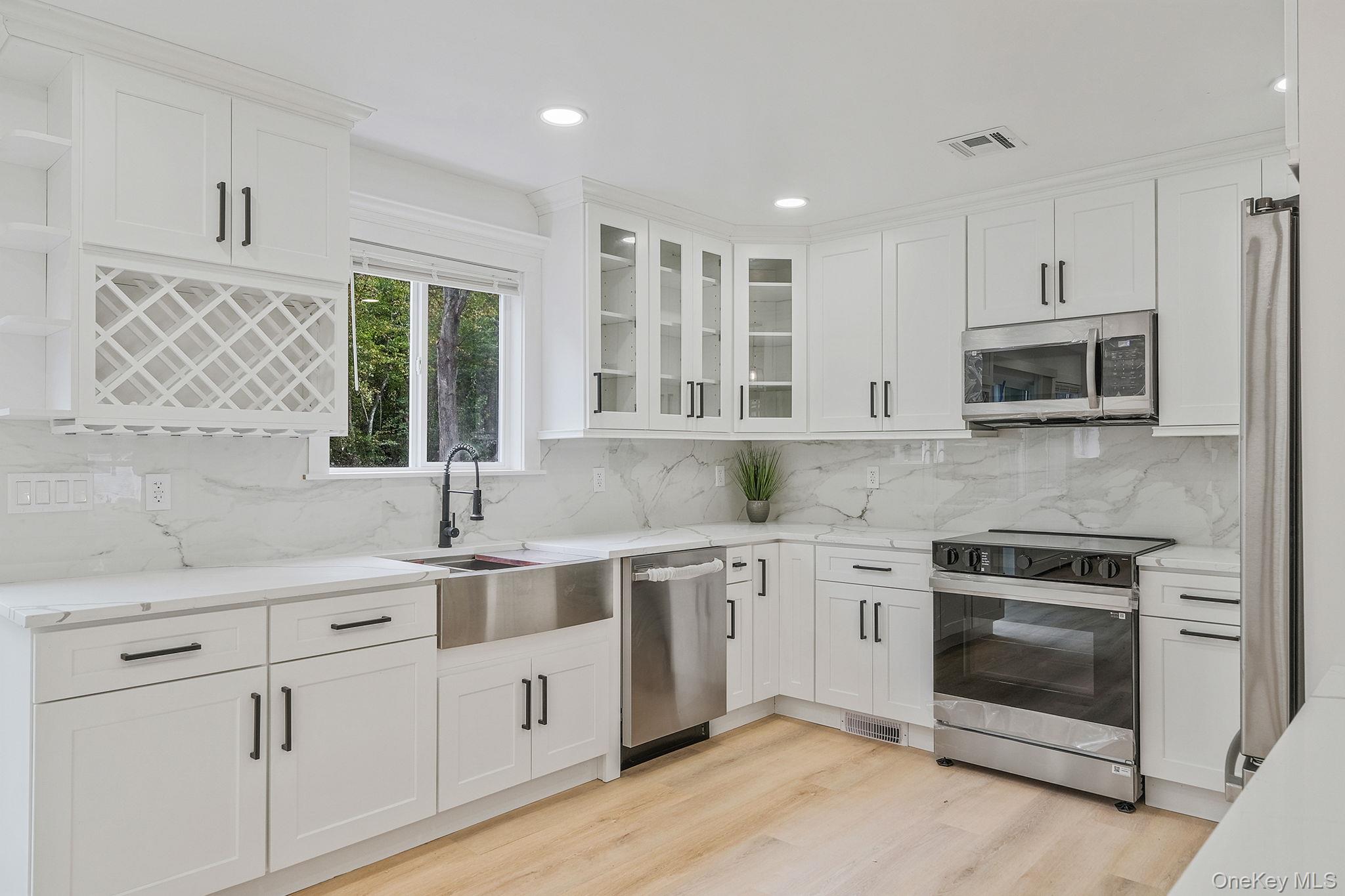 #14 photo, 4 Flores Lane, サフォーク郡 Middle Island , NY 11953