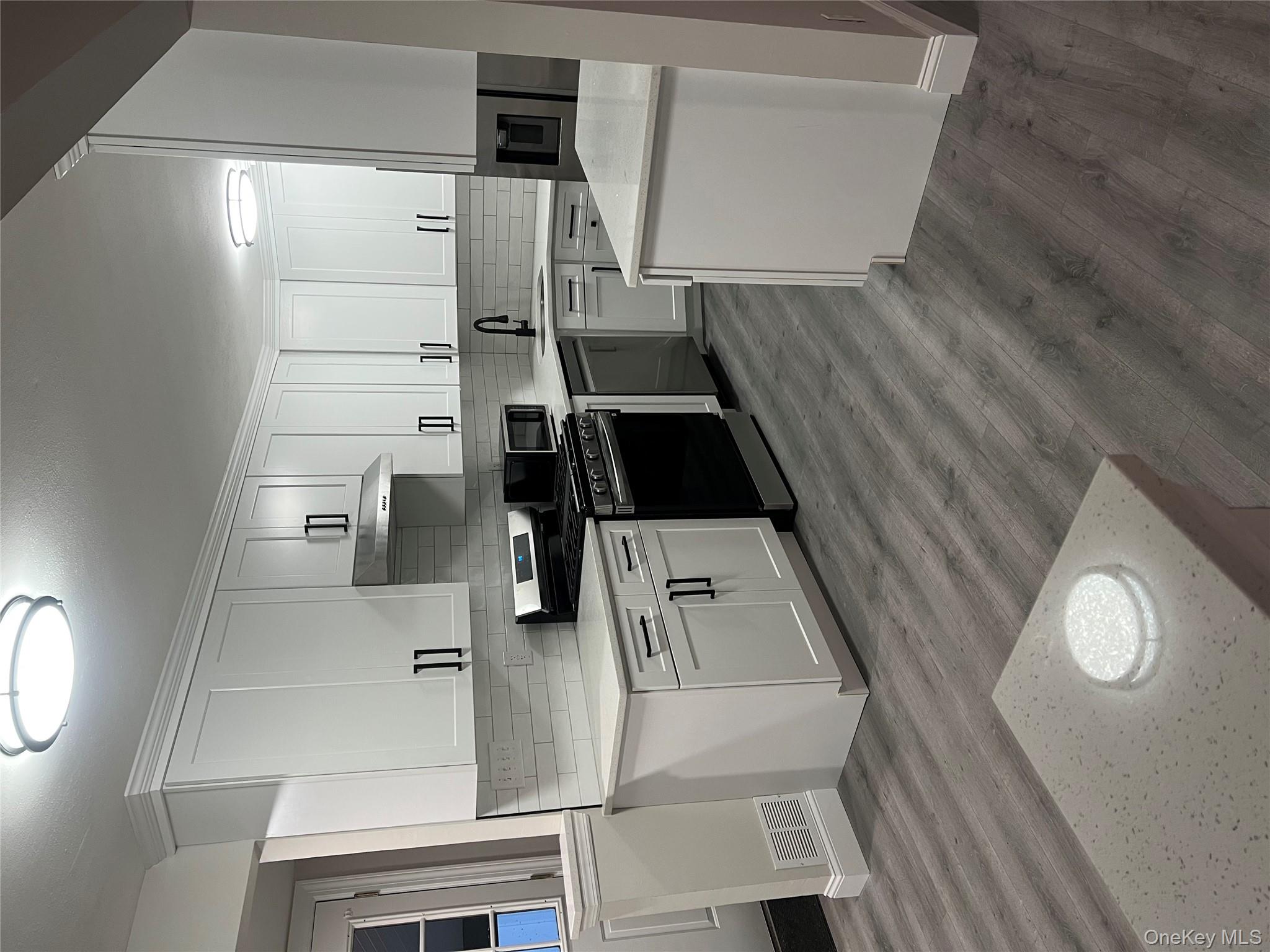 #4 photo, 53 E Elm Street, サフォーク郡 Central Islip , NY 11722