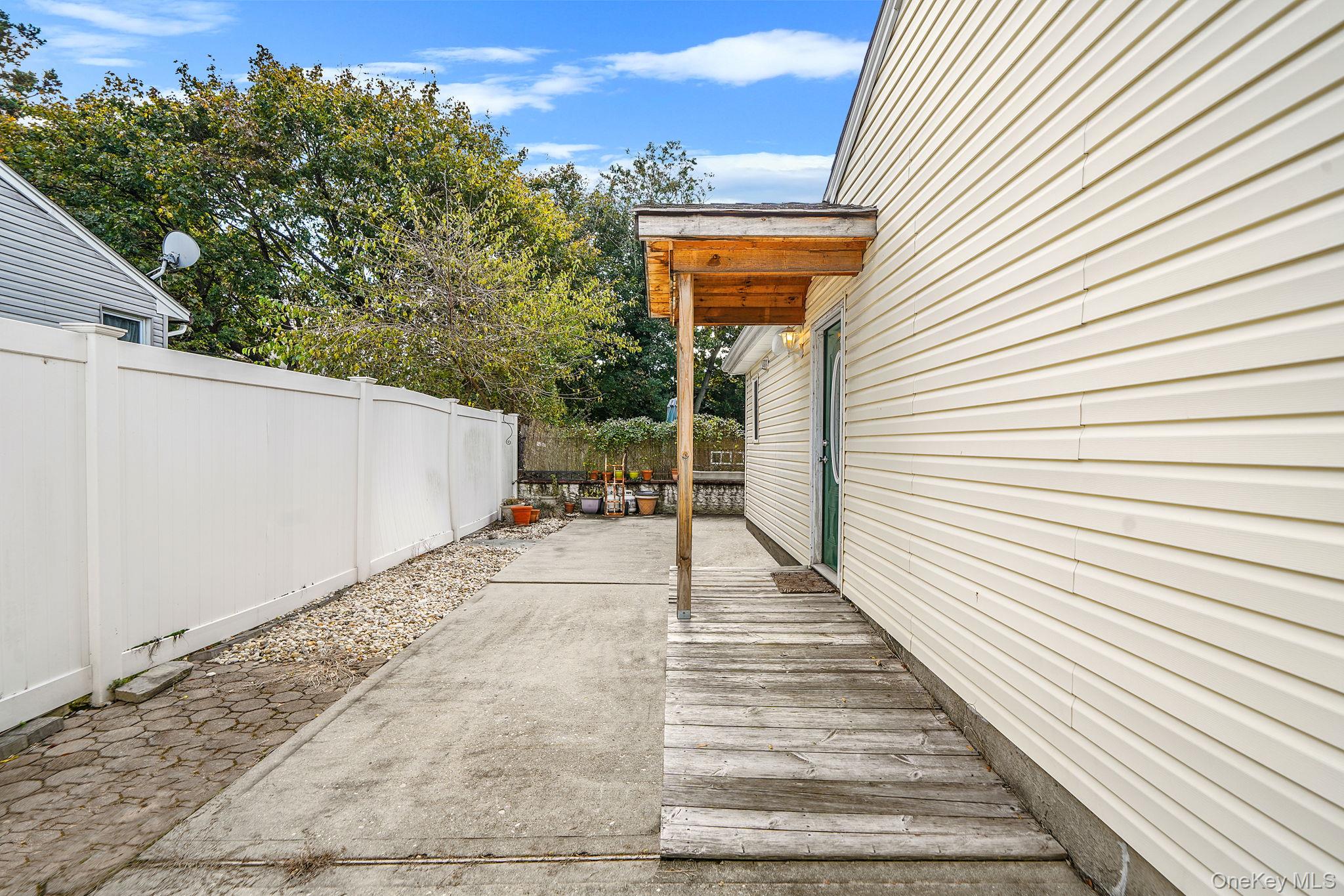 #12 photo, 44 4th Street, サフォーク郡 Brentwood , NY 11717