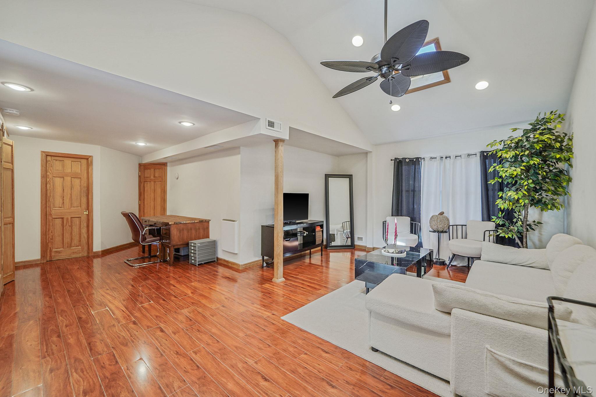 #2 photo, 44 4th Street, サフォーク郡 Brentwood , NY 11717