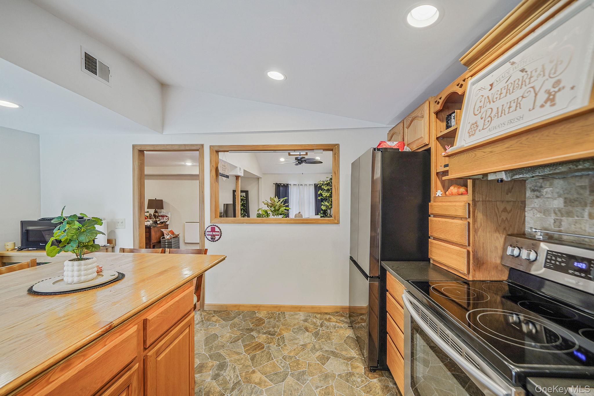 #6 photo, 44 4th Street, サフォーク郡 Brentwood , NY 11717