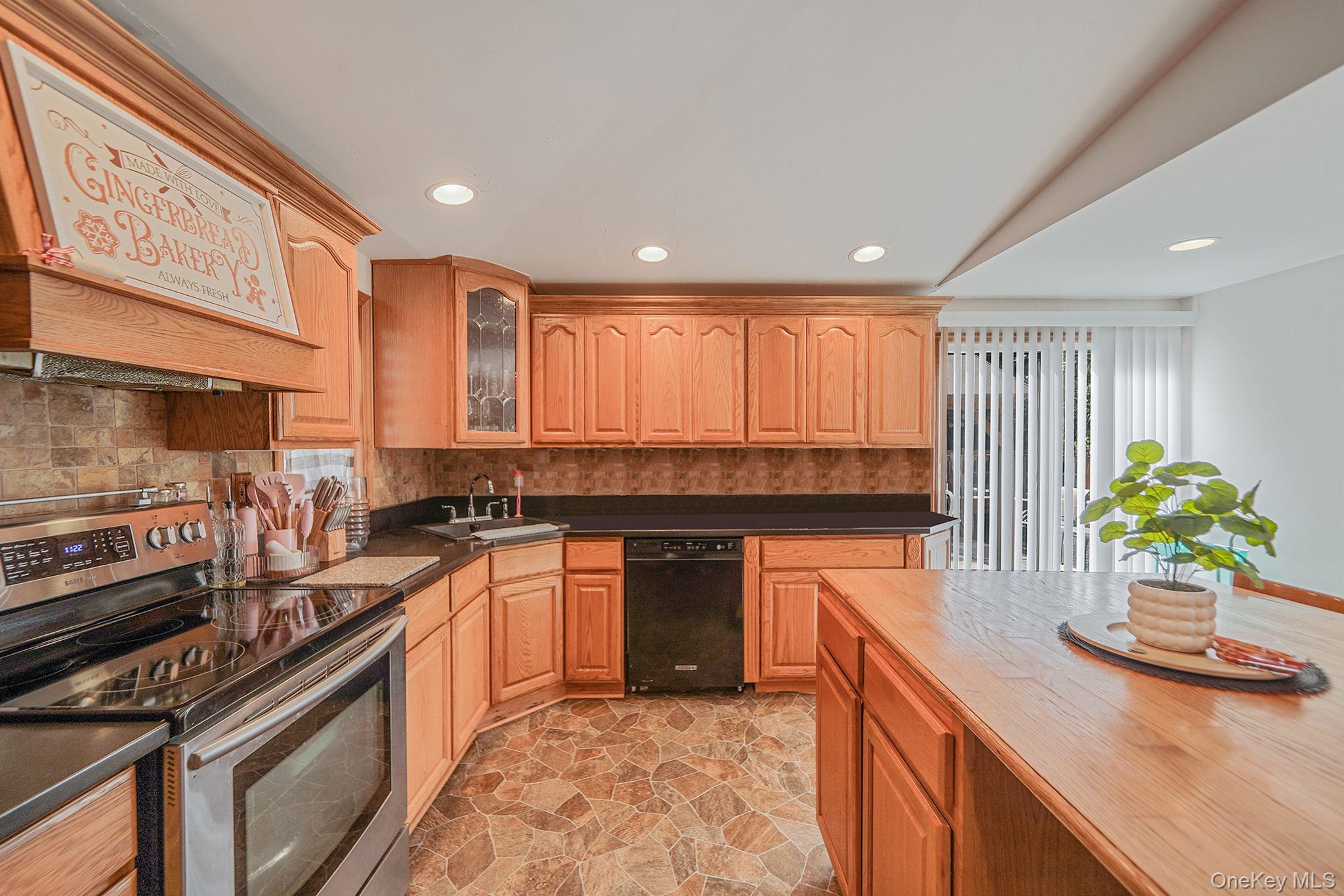 #7 photo, 44 4th Street, サフォーク郡 Brentwood , NY 11717