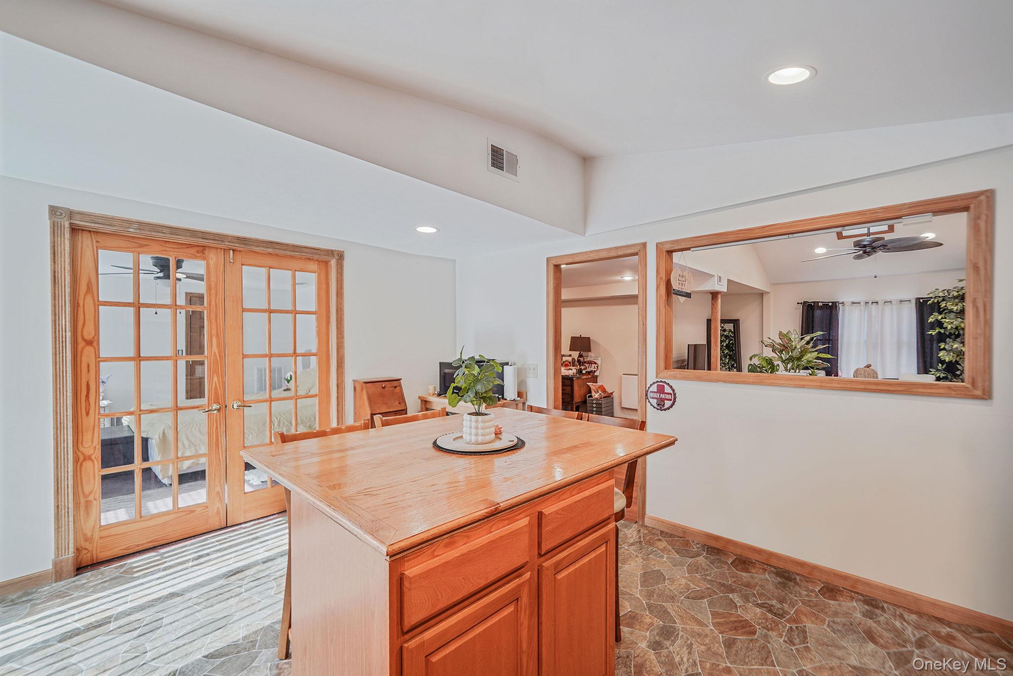 #8 photo, 44 4th Street, サフォーク郡 Brentwood , NY 11717