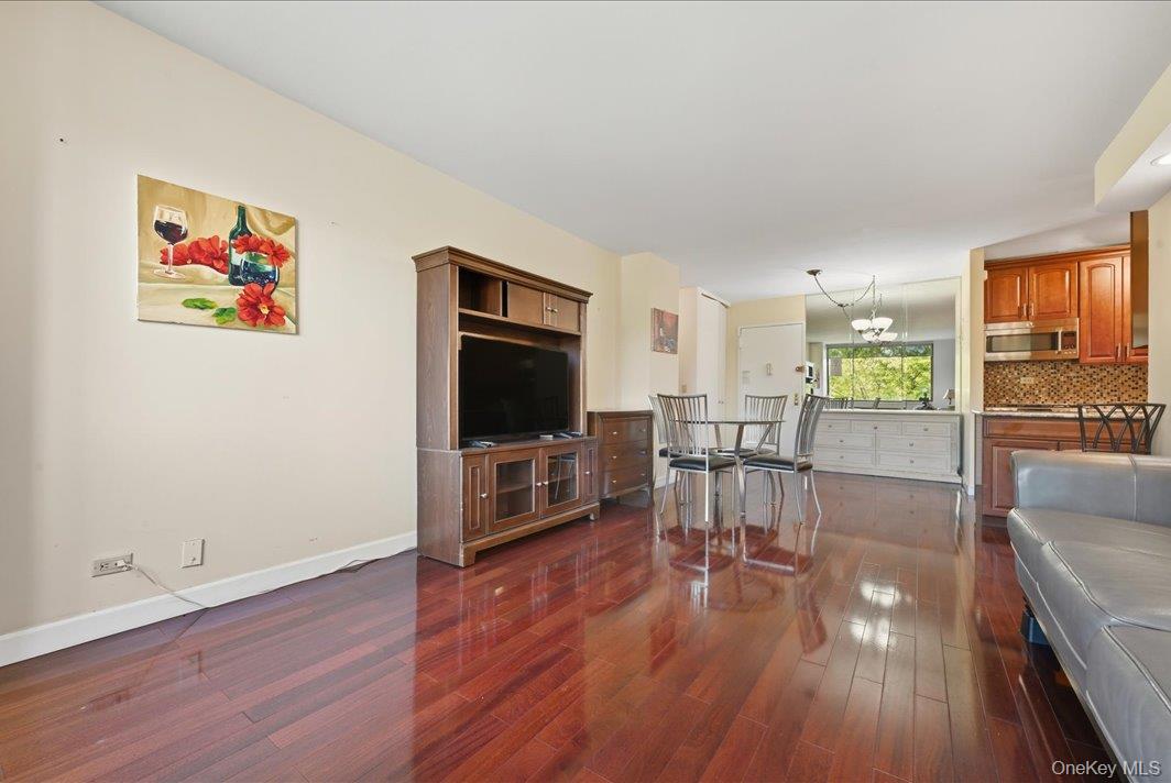 #10 photo, 26910 Grand Central Parkway, クイーンズ区 Floral Park , NY 11005