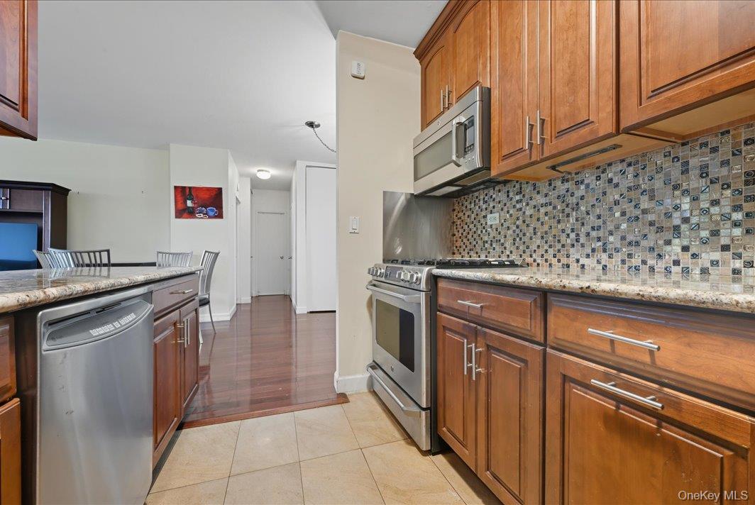 #15 photo, 26910 Grand Central Parkway, クイーンズ区 Floral Park , NY 11005