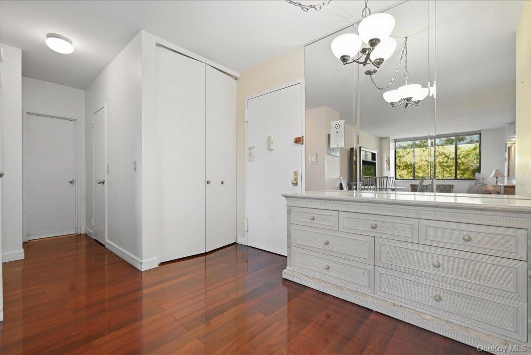 #3 photo, 26910 Grand Central Parkway, クイーンズ区 Floral Park , NY 11005