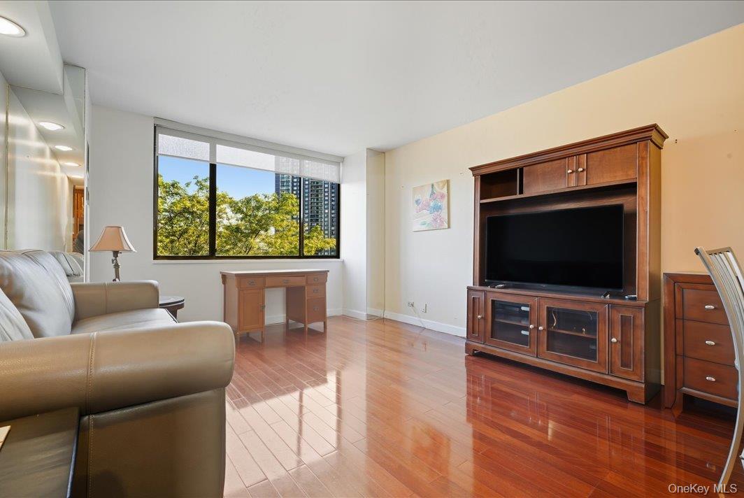 #6 photo, 26910 Grand Central Parkway, クイーンズ区 Floral Park , NY 11005