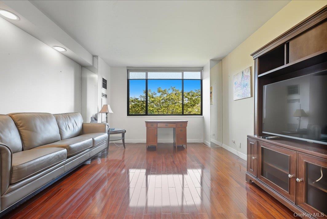 #7 photo, 26910 Grand Central Parkway, クイーンズ区 Floral Park , NY 11005