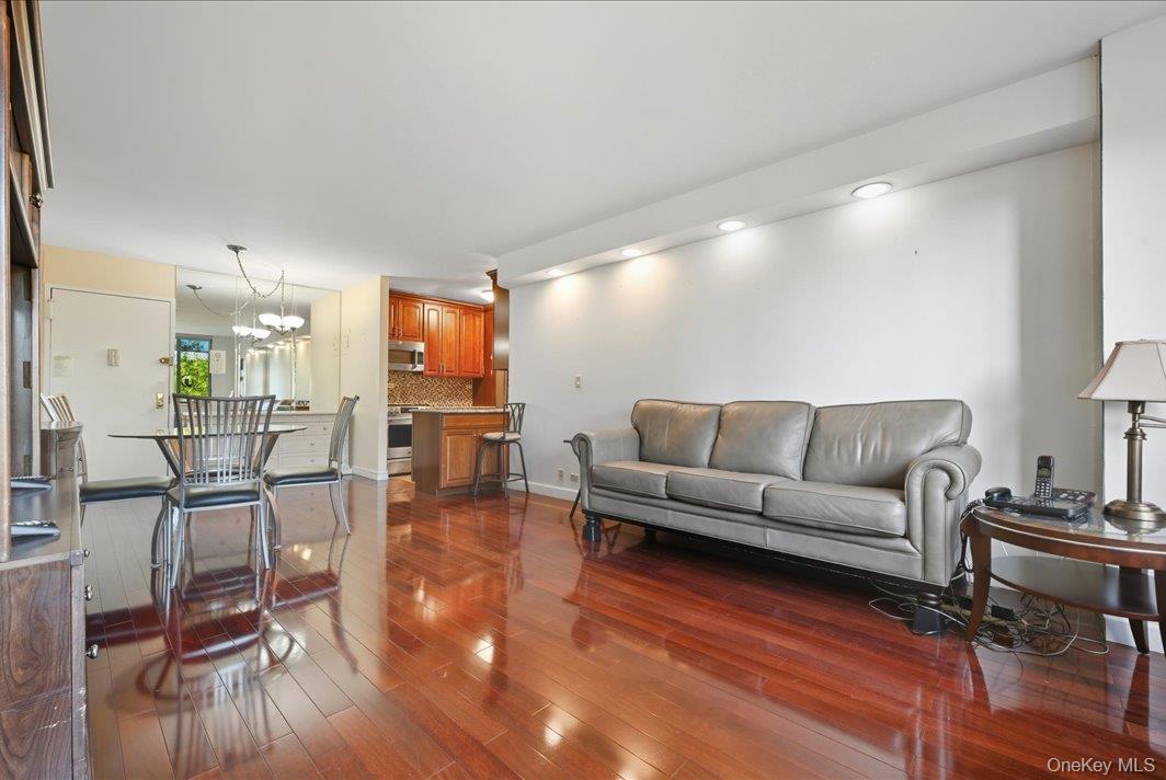 #8 photo, 26910 Grand Central Parkway, クイーンズ区 Floral Park , NY 11005