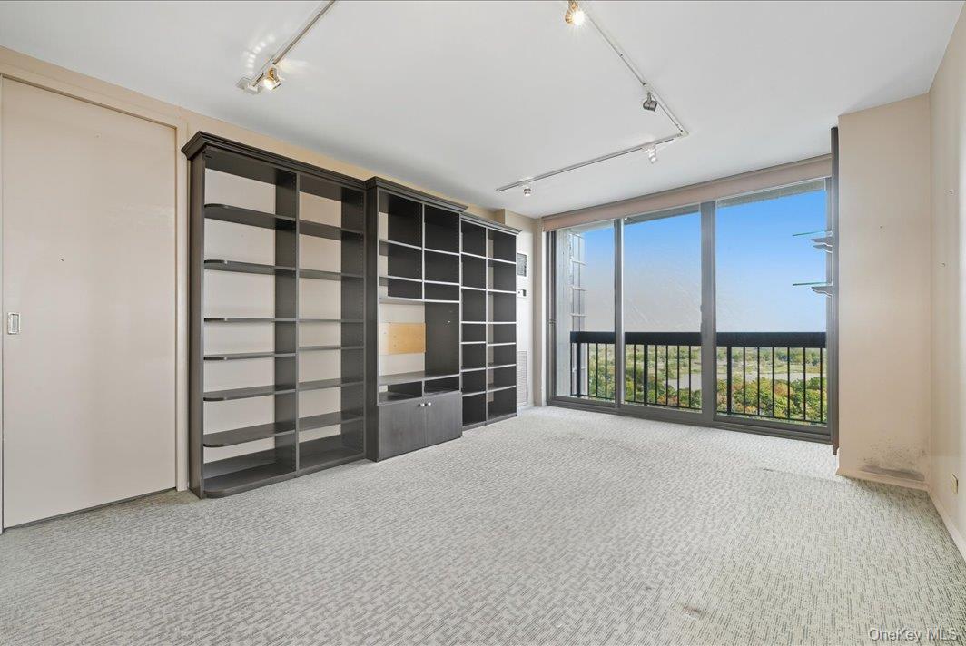 #11 photo, 27110 Grand Central Parkway, クイーンズ区 Floral Park , NY 11005