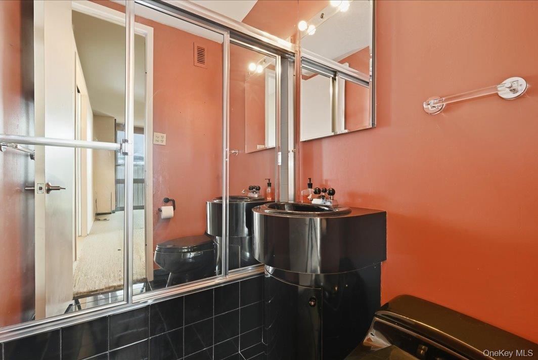 #13 photo, 27110 Grand Central Parkway, クイーンズ区 Floral Park , NY 11005