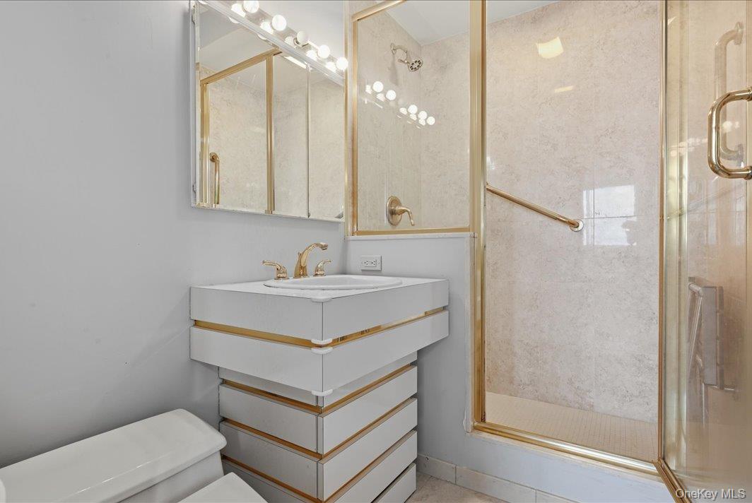 #17 photo, 27110 Grand Central Parkway, クイーンズ区 Floral Park , NY 11005